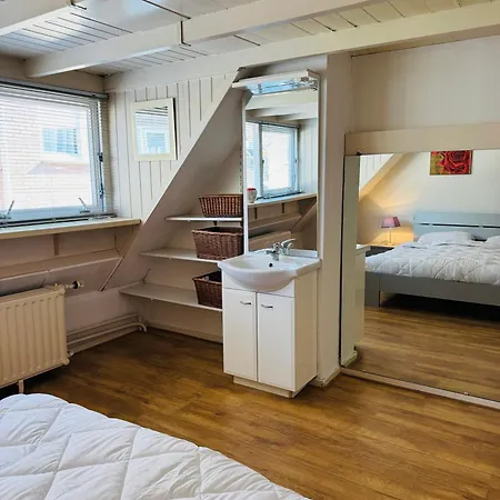 Апартаменты Strandhuisje Quarles